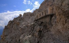 The Mystery Of The Ancient House Located On A Challenging 2,700-meter High Cliff Has Caused A Headache For Archaeologists