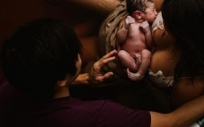 10 Incredible Images Of Moms Bringing A New Life Into This World