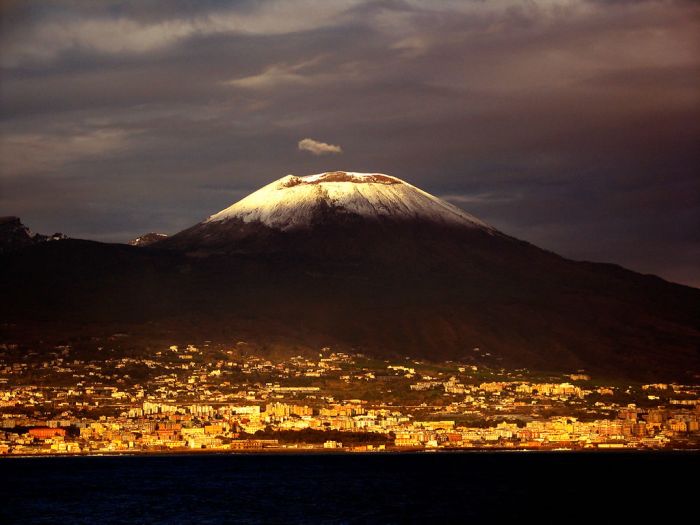 Esto es lo que hace que el Monte Vesubio sea uno de los volcanes más peligrosos del mundo