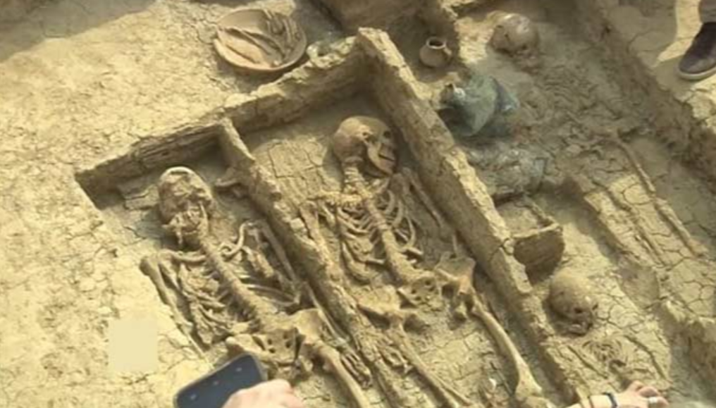 Archaeologists were stunned to discover giants  tombs in Crimea.