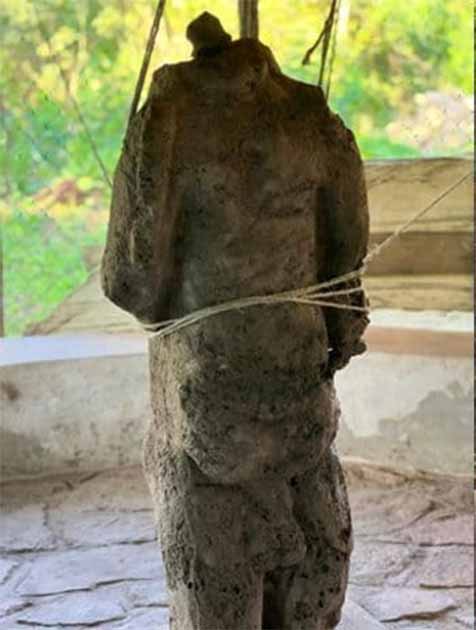 Se descubre escultura de piedra caliza en la zona arqueológica de Oxkintok, Yucatán